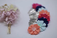 Load image into Gallery viewer, Winter Daisy Clips - 2 packs